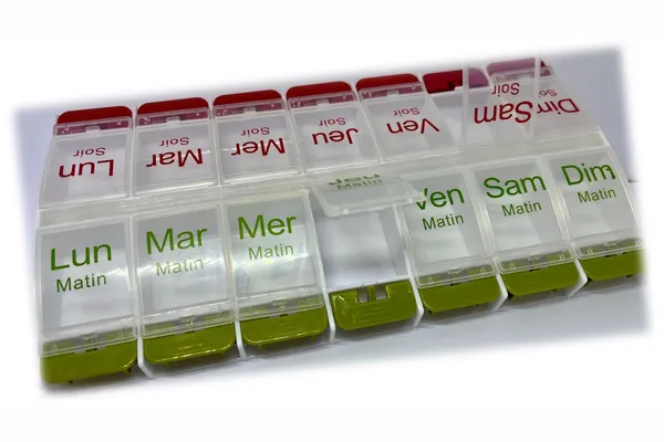 pilulier medika box, compact, distribué par multipharm, fournisseur de matériel médical en France.