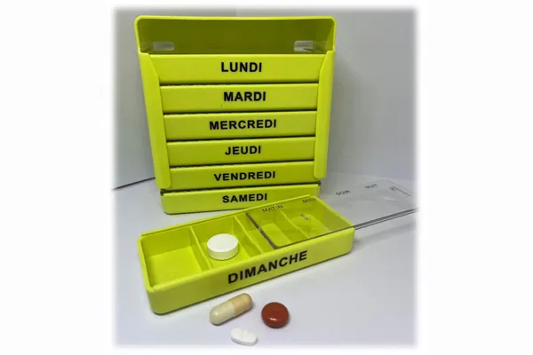 pilulier medikabox, dispositif médical recommandé par Multipharm, essentiel pour les cliniques et structures de soins.